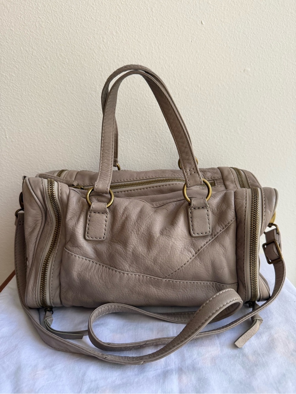 Hobo International Taupe Tan Leather Satchel Crossbody Bag Moto Y2K Brass Zip